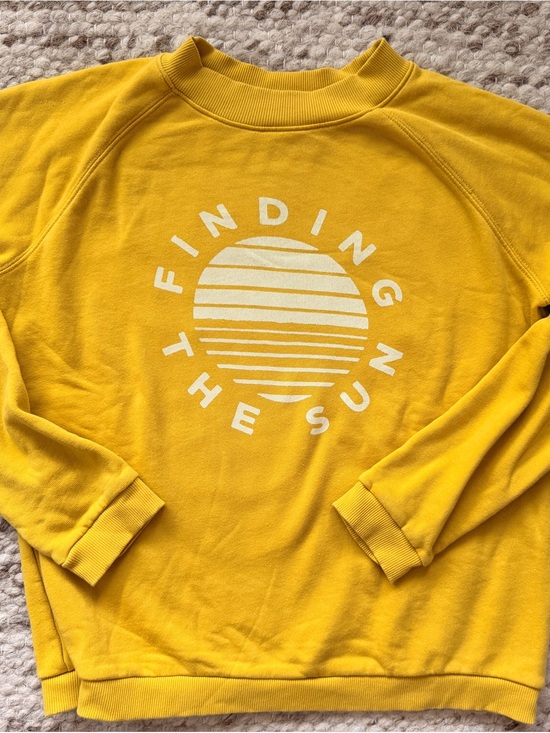 Faherty Tops - Fahrety Yellow Graphic Sweatshirt size small 100% cotton